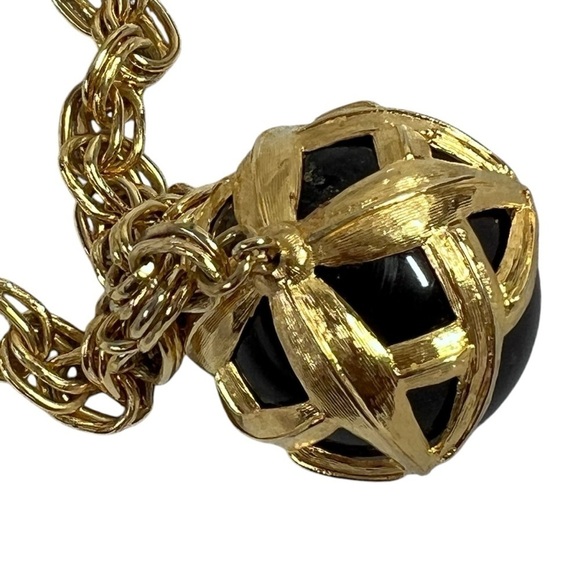 VTG MONET Gold-tone Metal Chain Black Lucite Ball Pendant Runway Necklace 16.5" - Picture 9 of 16